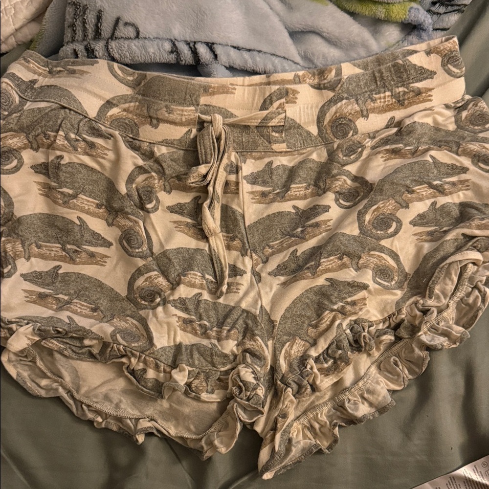 Kate Quinn Cream and Gray Alligator Print Women's Shorts